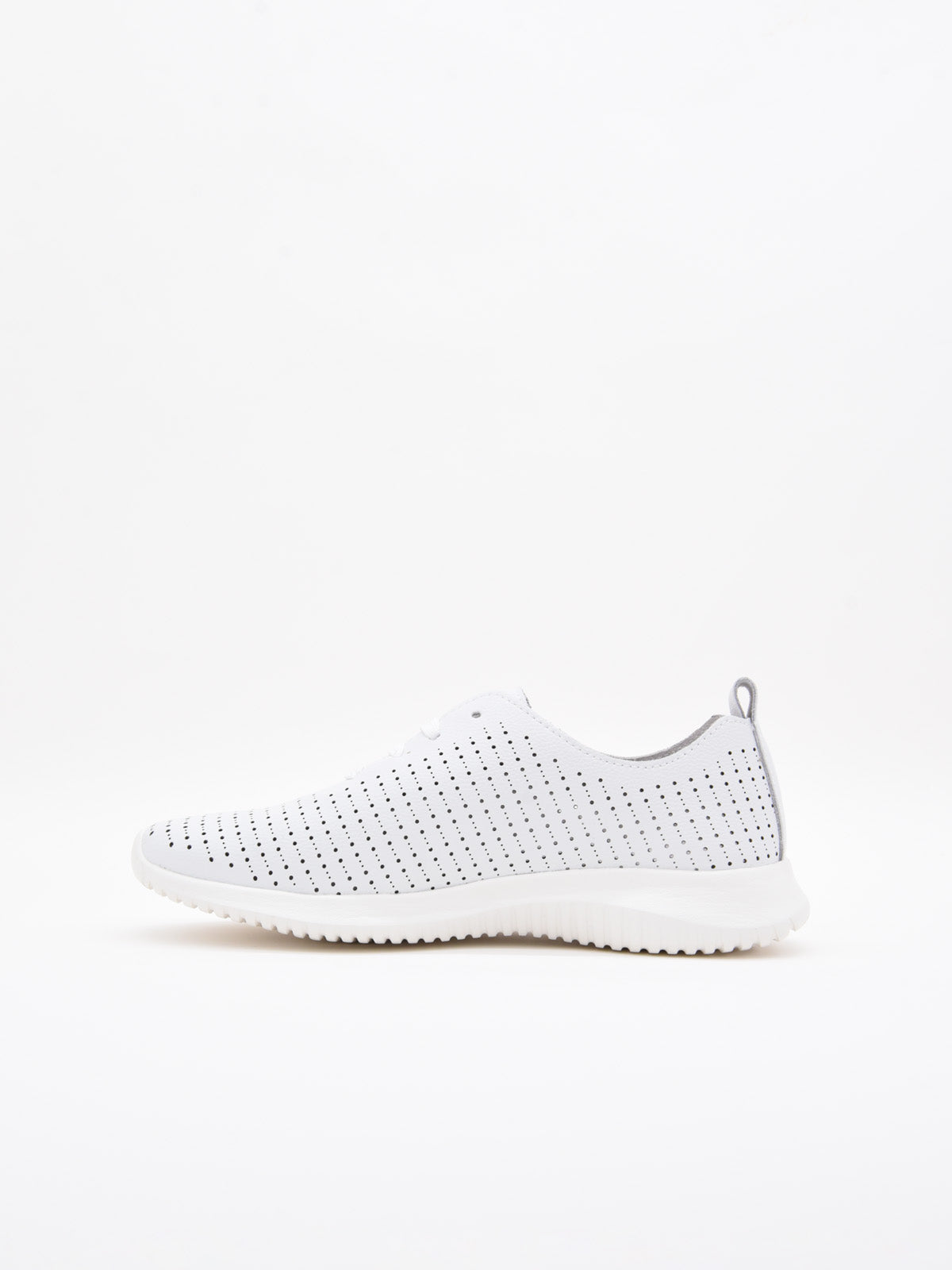 Zapatillas blancas ligeras, cómodas y transpirables con diseño moderno.
