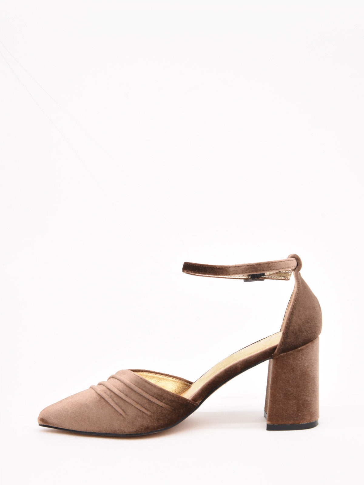 Zapatos de terciopelo taupe con tacón ancho y pulsera