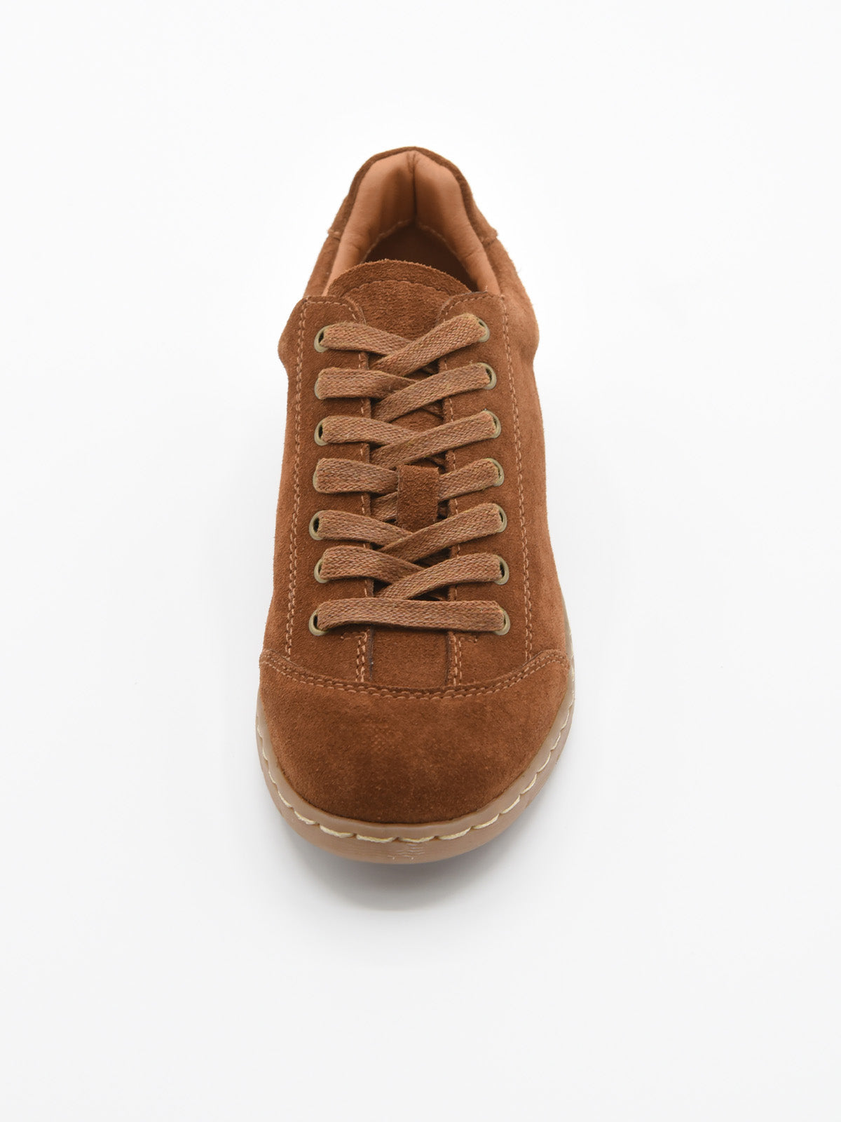 Zapatilla de piel color cuero con cordones y suela confort