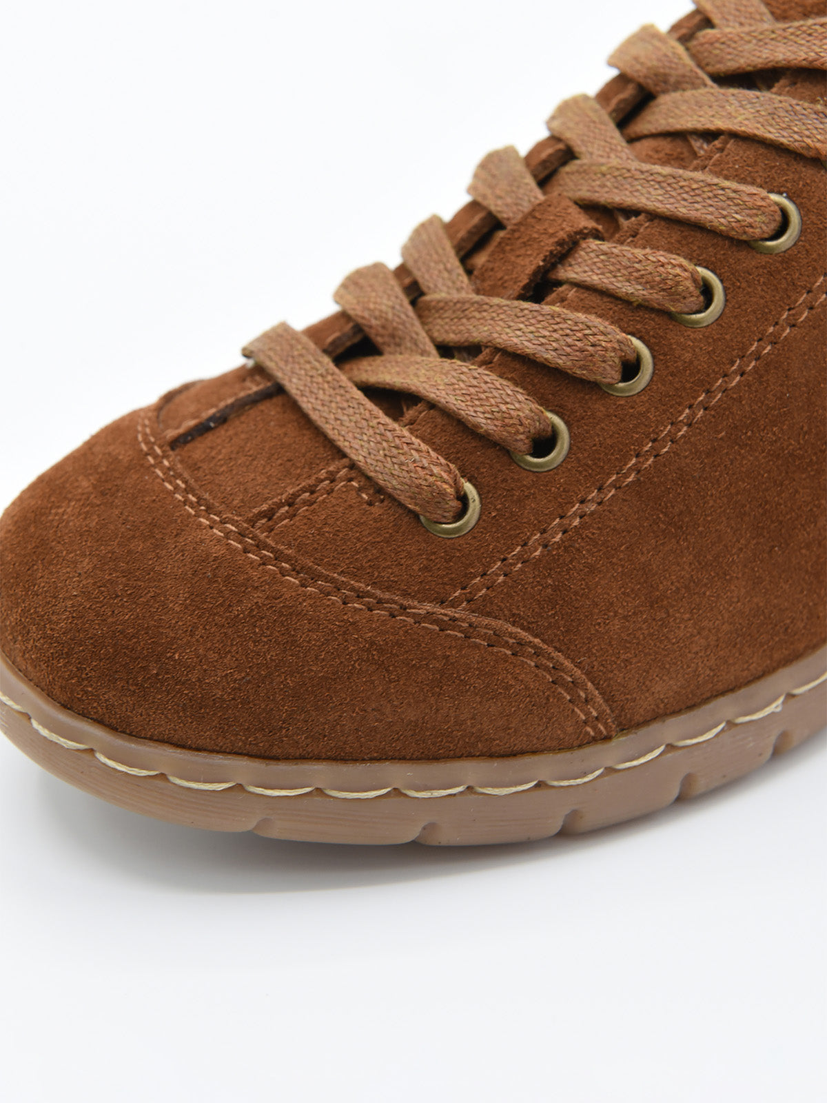 Zapatilla de piel color cuero con cordones y suela confort
