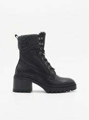 Bota negra de piel con tacón y cuello de borreguito