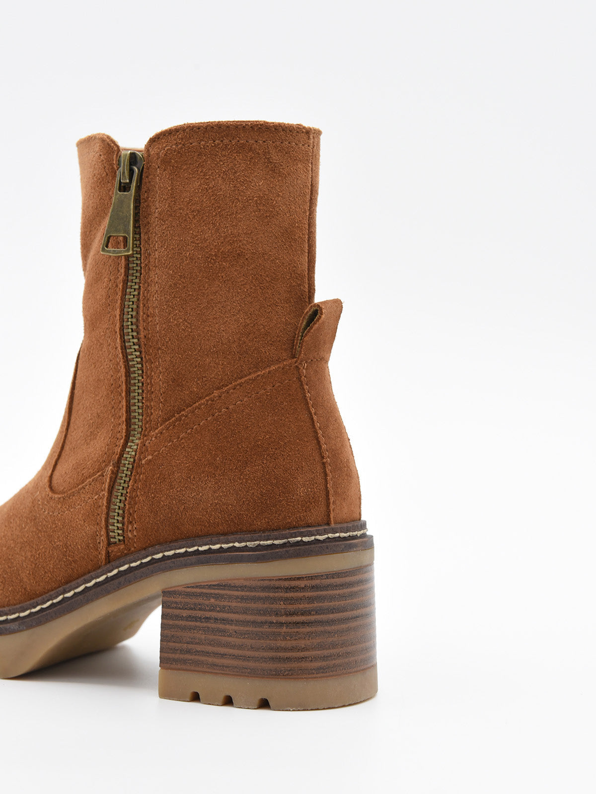 Bota cuero de piel con tacón medio y cremallera lateral