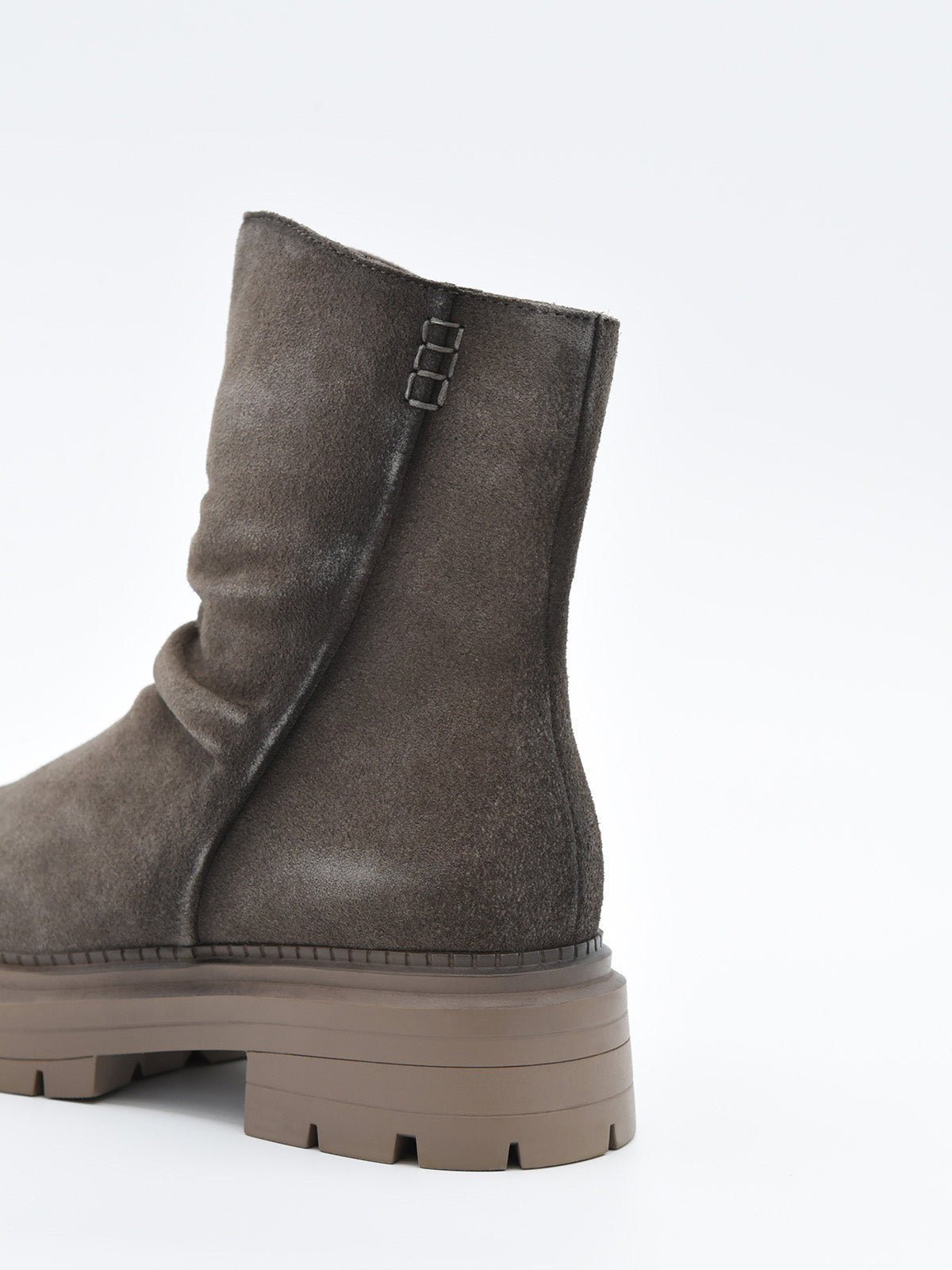 Botines planos gris de piel con suela track