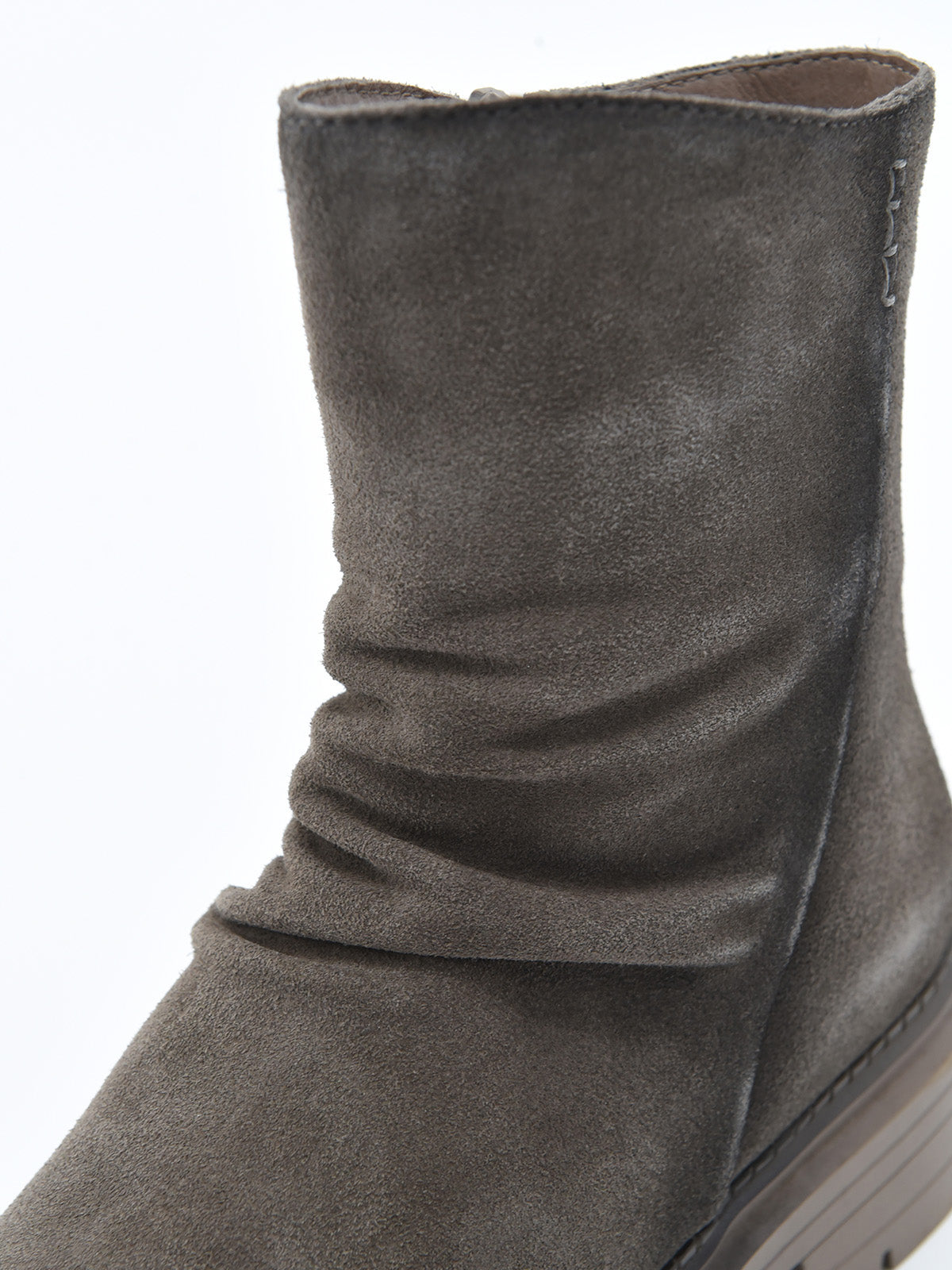 Botines planos gris de piel con suela track