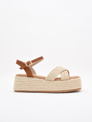 Sandalia plataforma de yute con tiras cruzadas y suela cómoda.