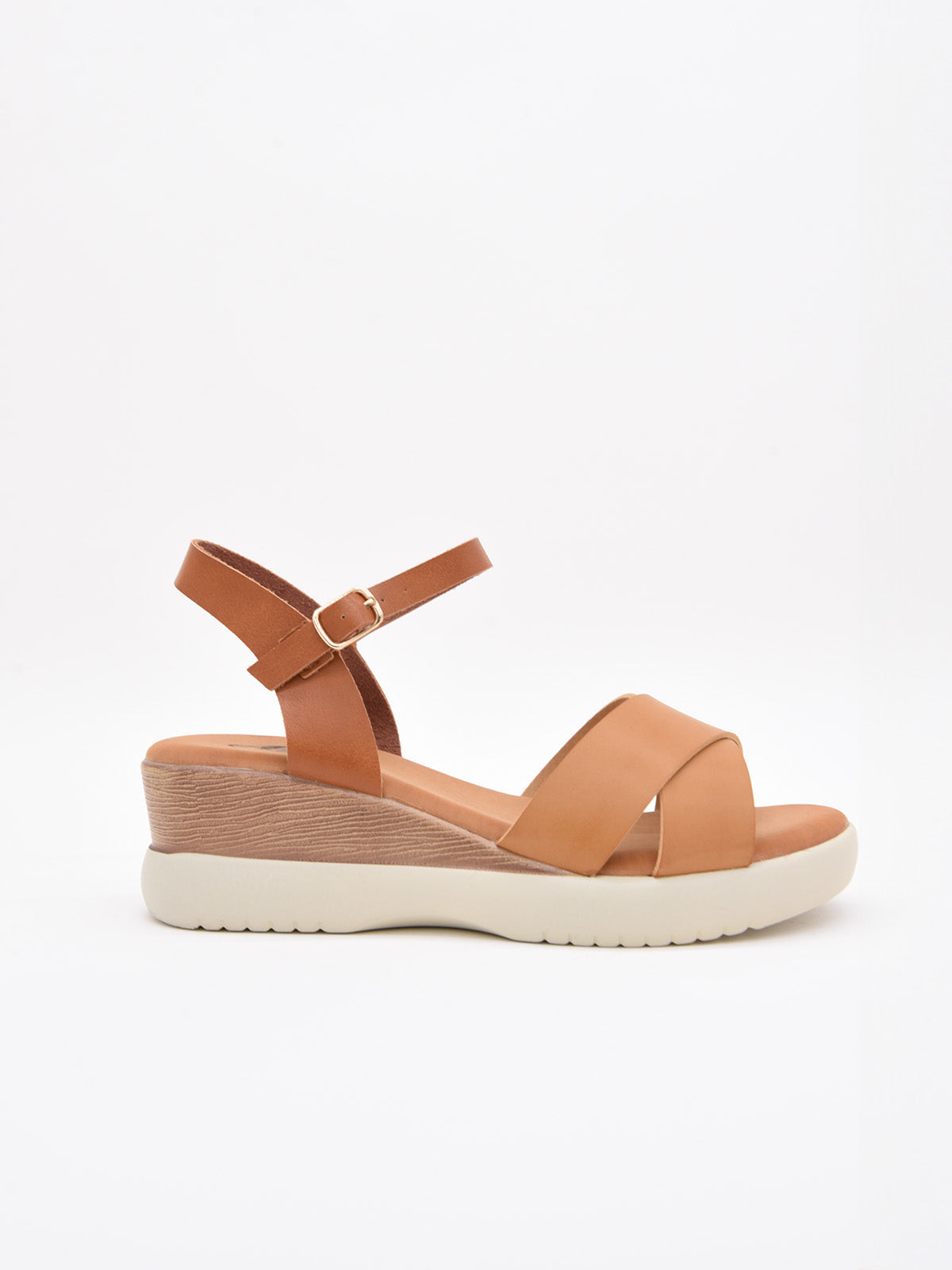 Sandalia cuña camel mujer cómoda con suela ligera y diseño moderno.