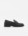 Mocasín de piel negro con antifaz