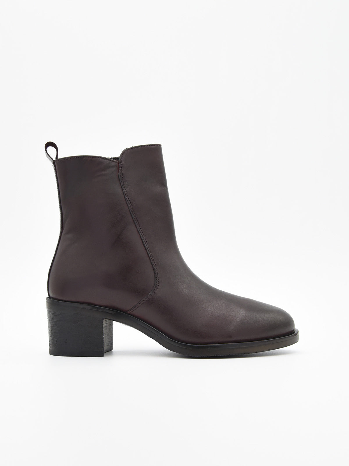 Botín burdeos de tacón medio