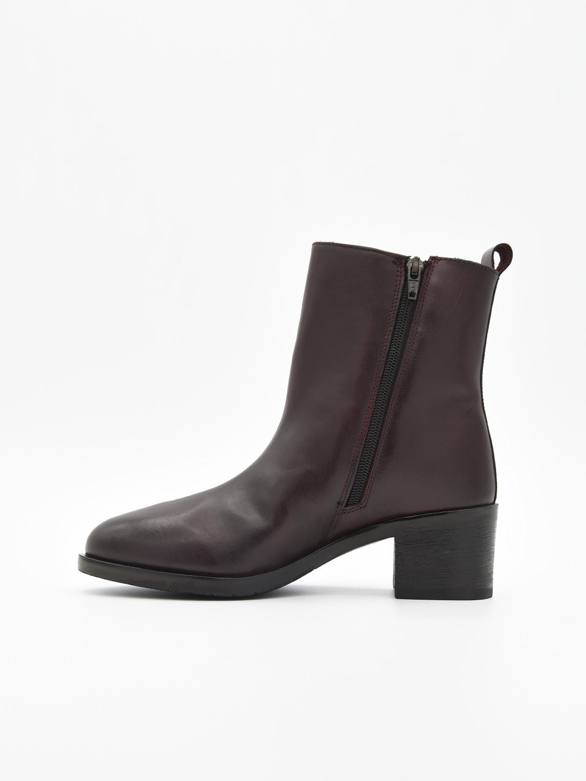 Botín burdeos de tacón medio