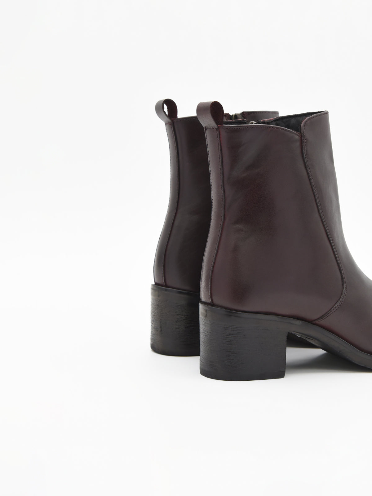 Botín burdeos de tacón medio