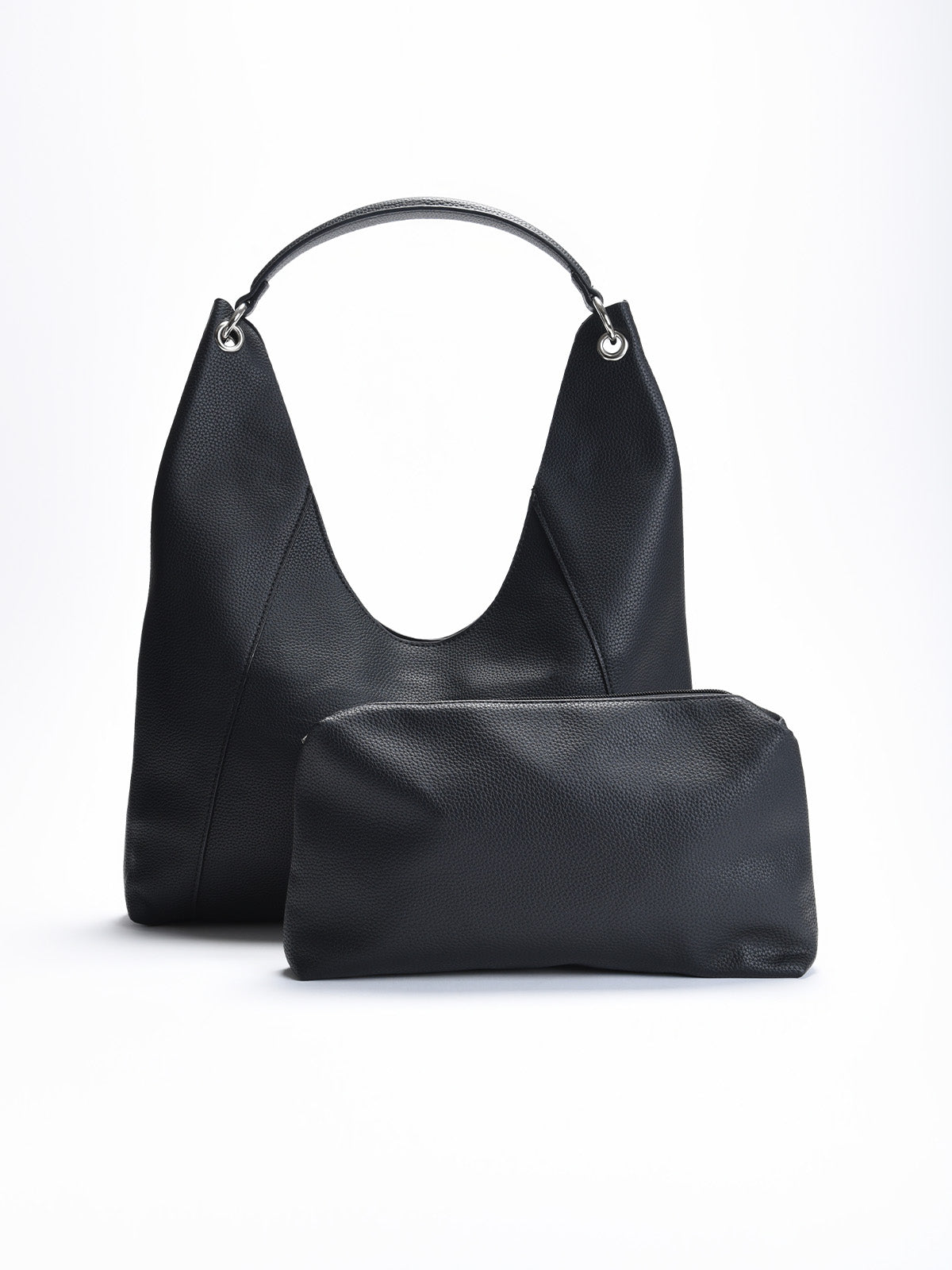 Bolso de mujer estilo hobo en color negro con asa corta, herrajes metálicos y neceser interior extraíble a juego.