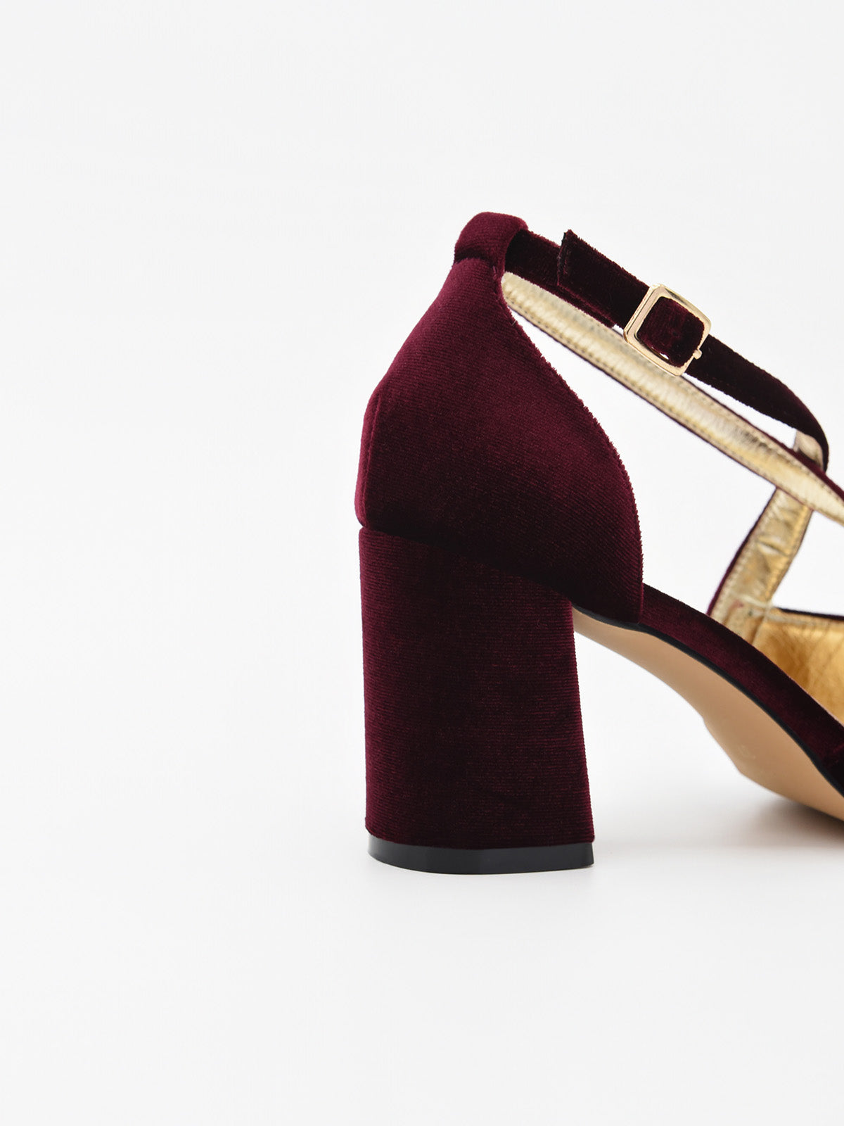 Zapato de Terciopelo Burdeos con tira en el empeine
