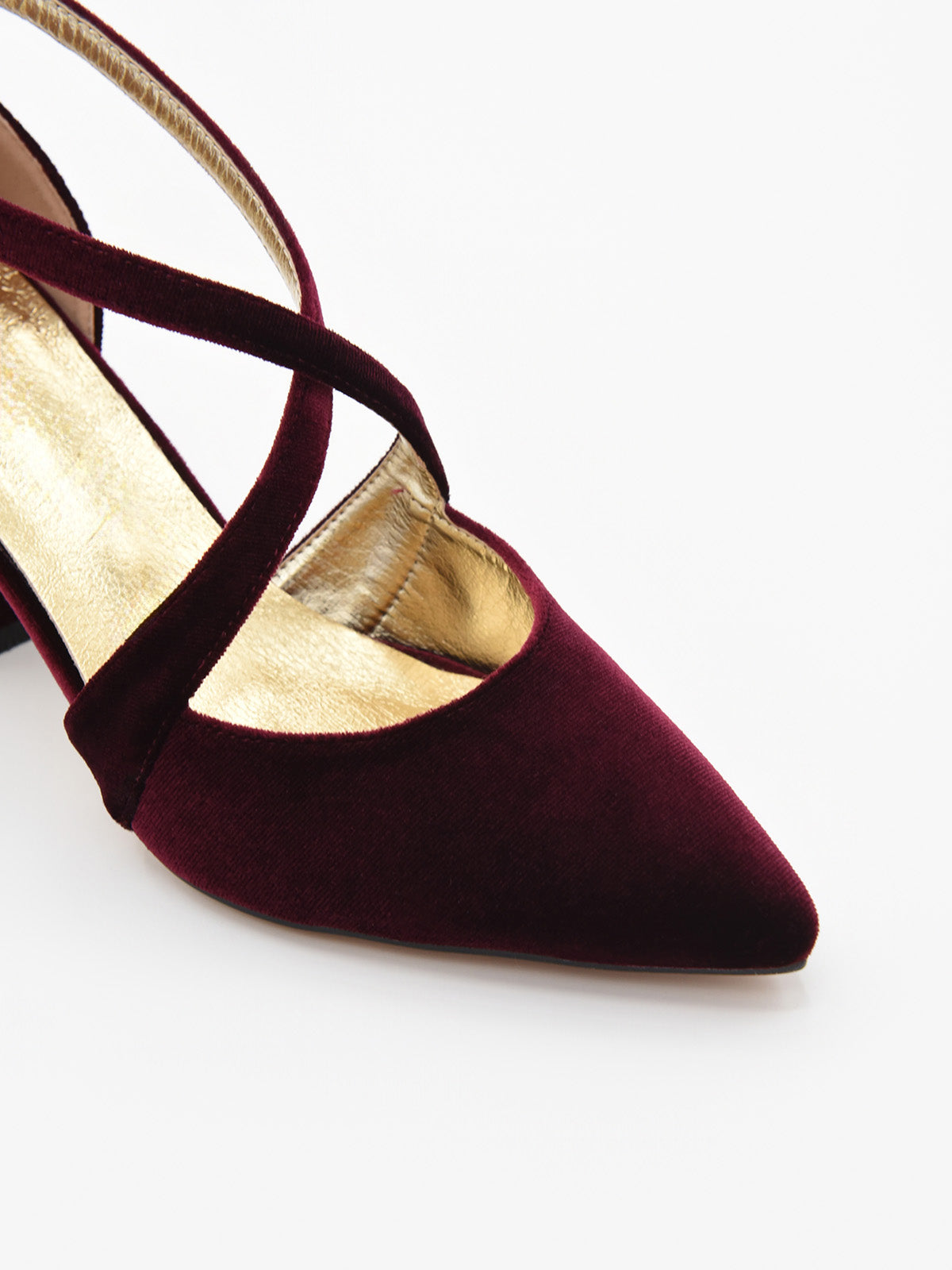 Zapato de terciopelo burdeos con tiras cruzadas y tacón ancho