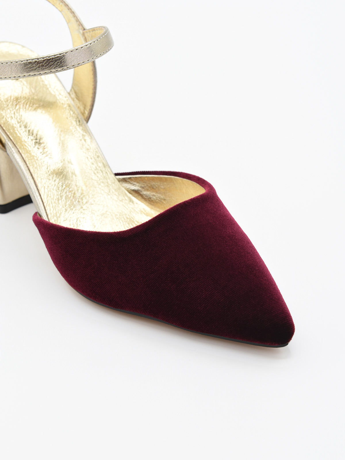 Zapato de Terciopelo Burdeos con Tacón Dorado y correa