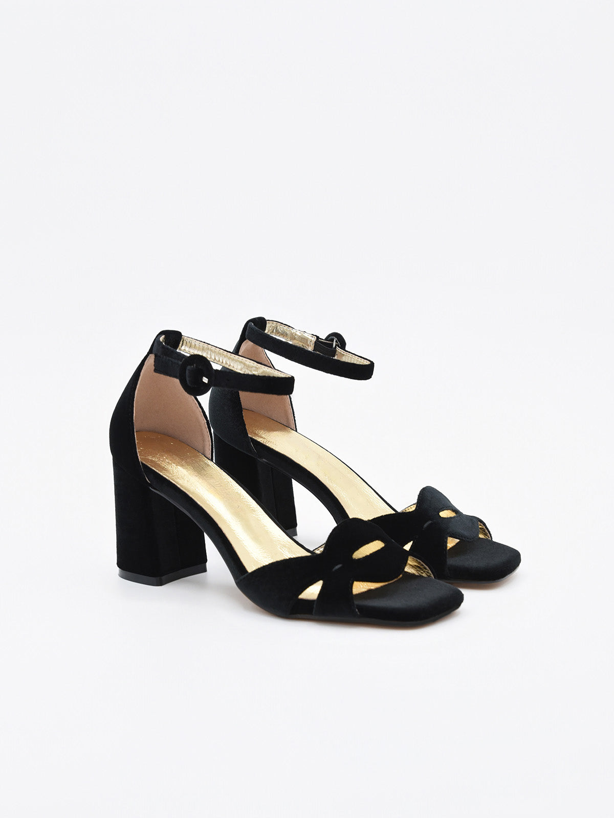 Zapato de Terciopelo Negro con Tacón Alto