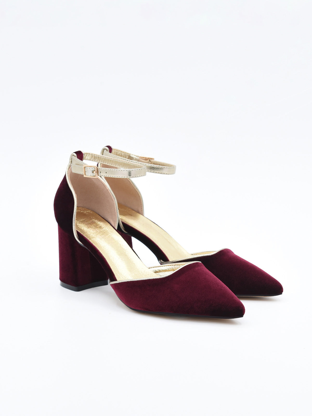 Zapato de Terciopelo Burdeos con Ribete Dorado
