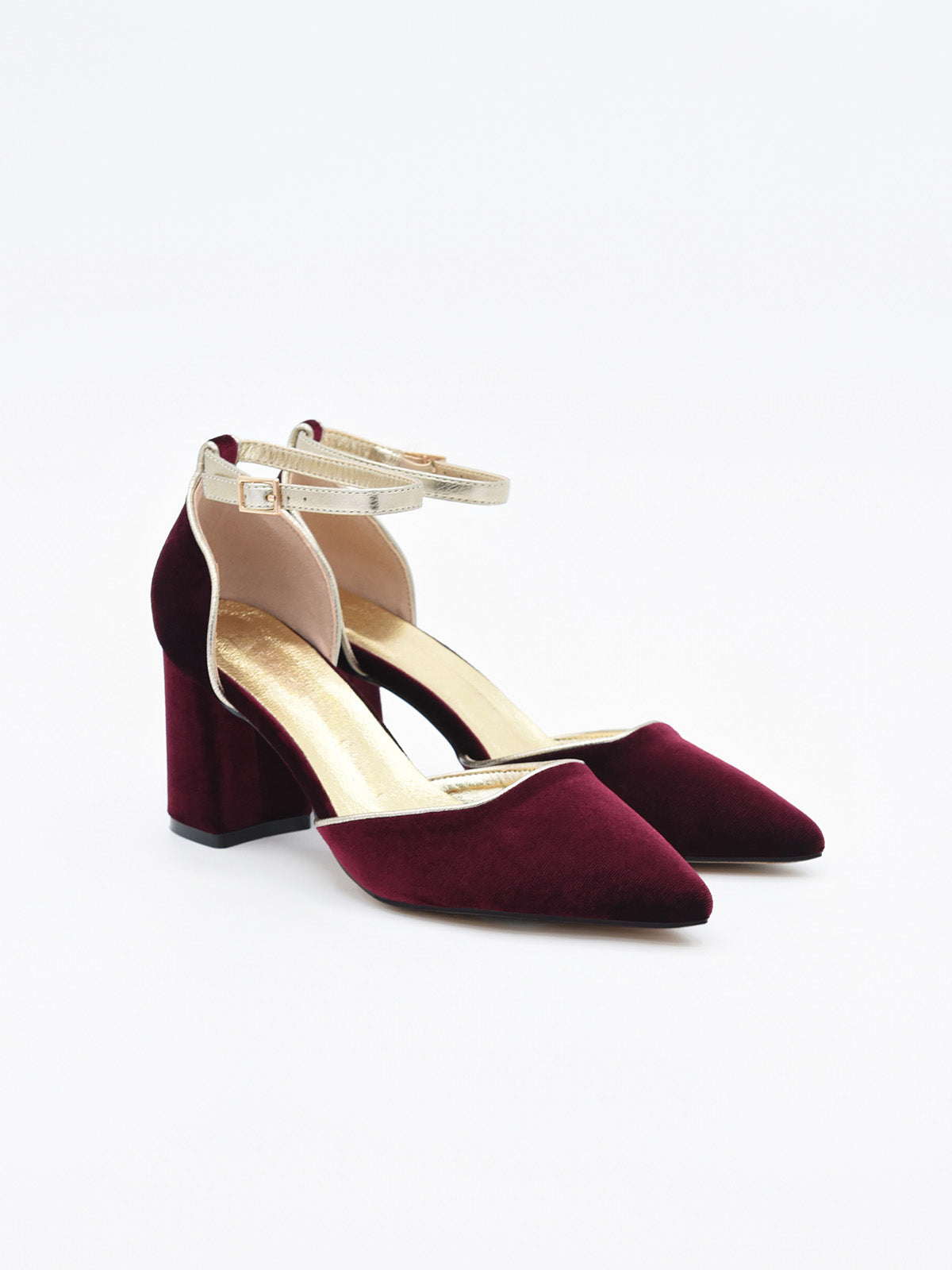 Zapato de Terciopelo Burdeos con Tacón Dorado y correa