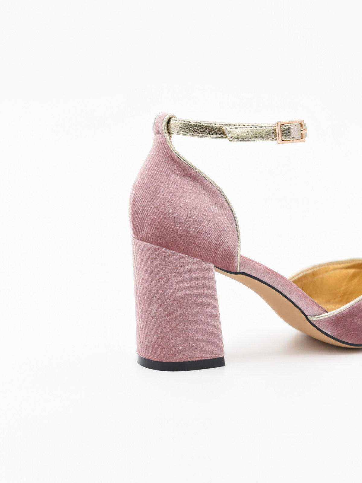 Zapato de Terciopelo Rosa con Ribete Dorado