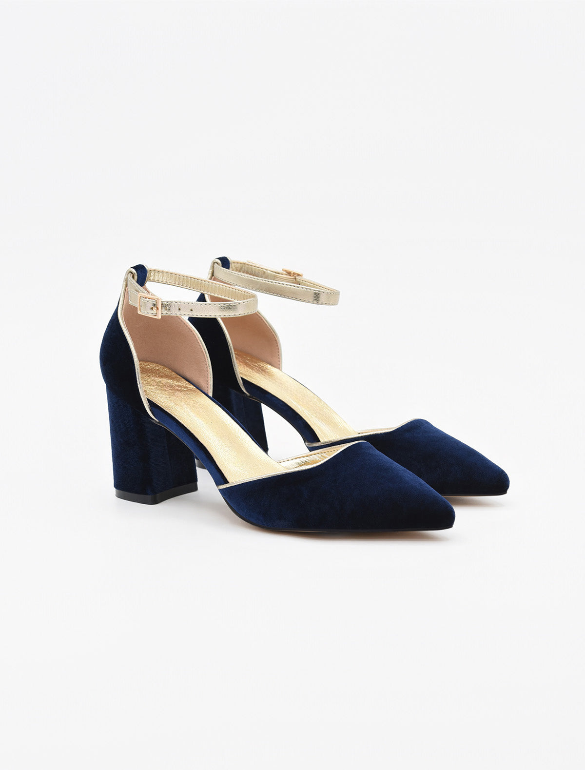 Zapato de Terciopelo Negro con Tacón Dorado y correa