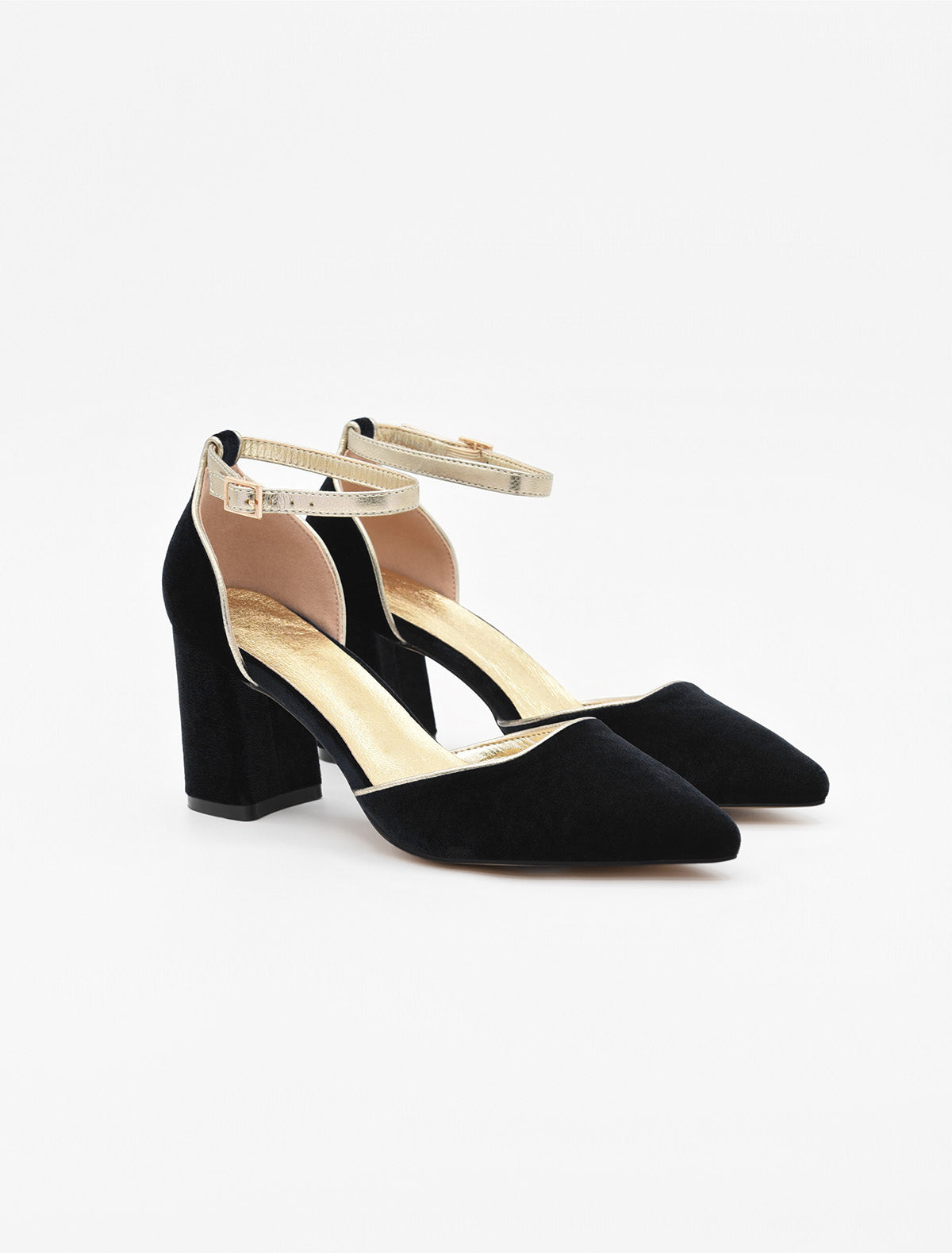 Zapato de Terciopelo Negro con Ribete Dorado