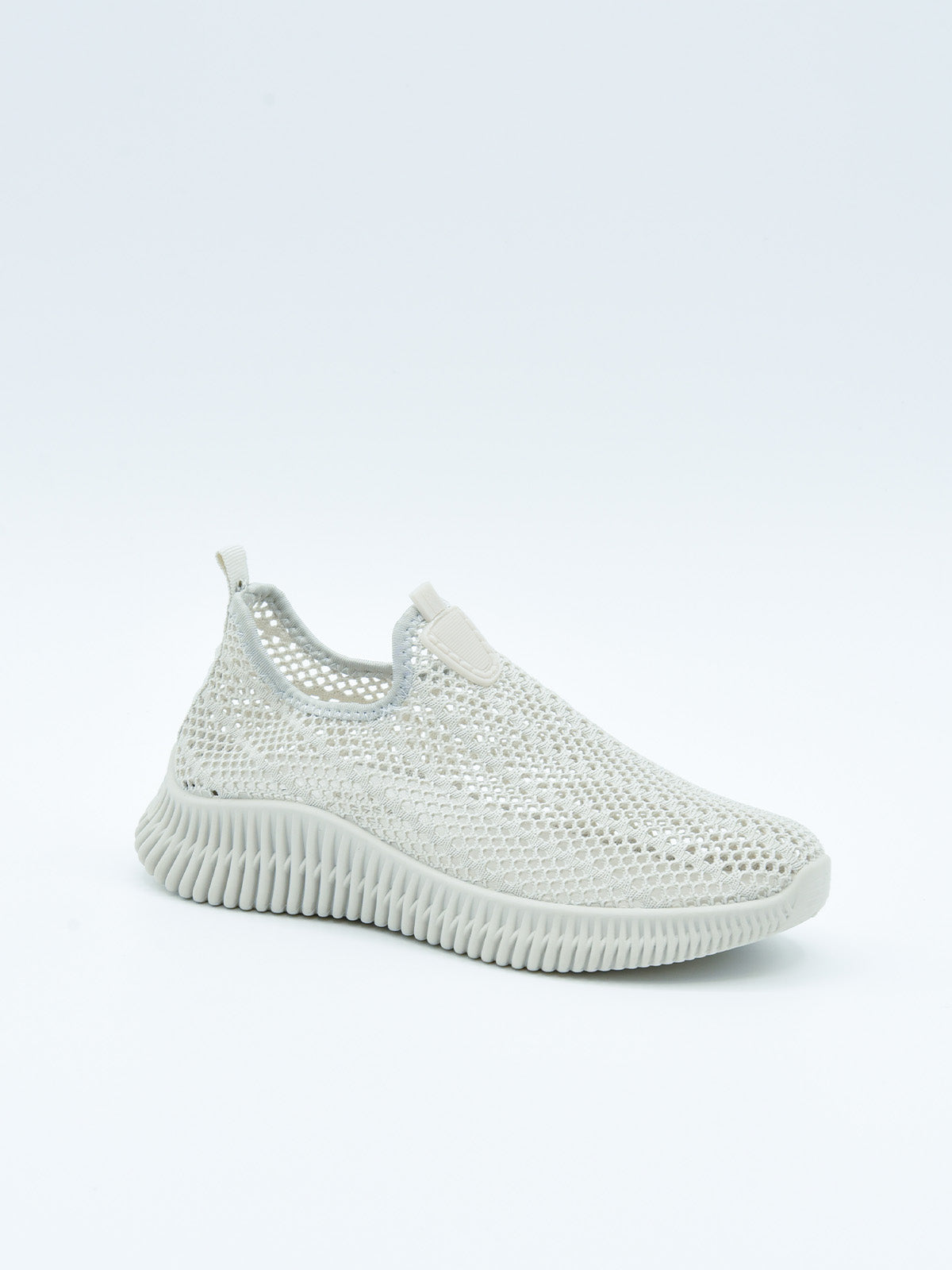 Zapatilla blanca malla cómoda